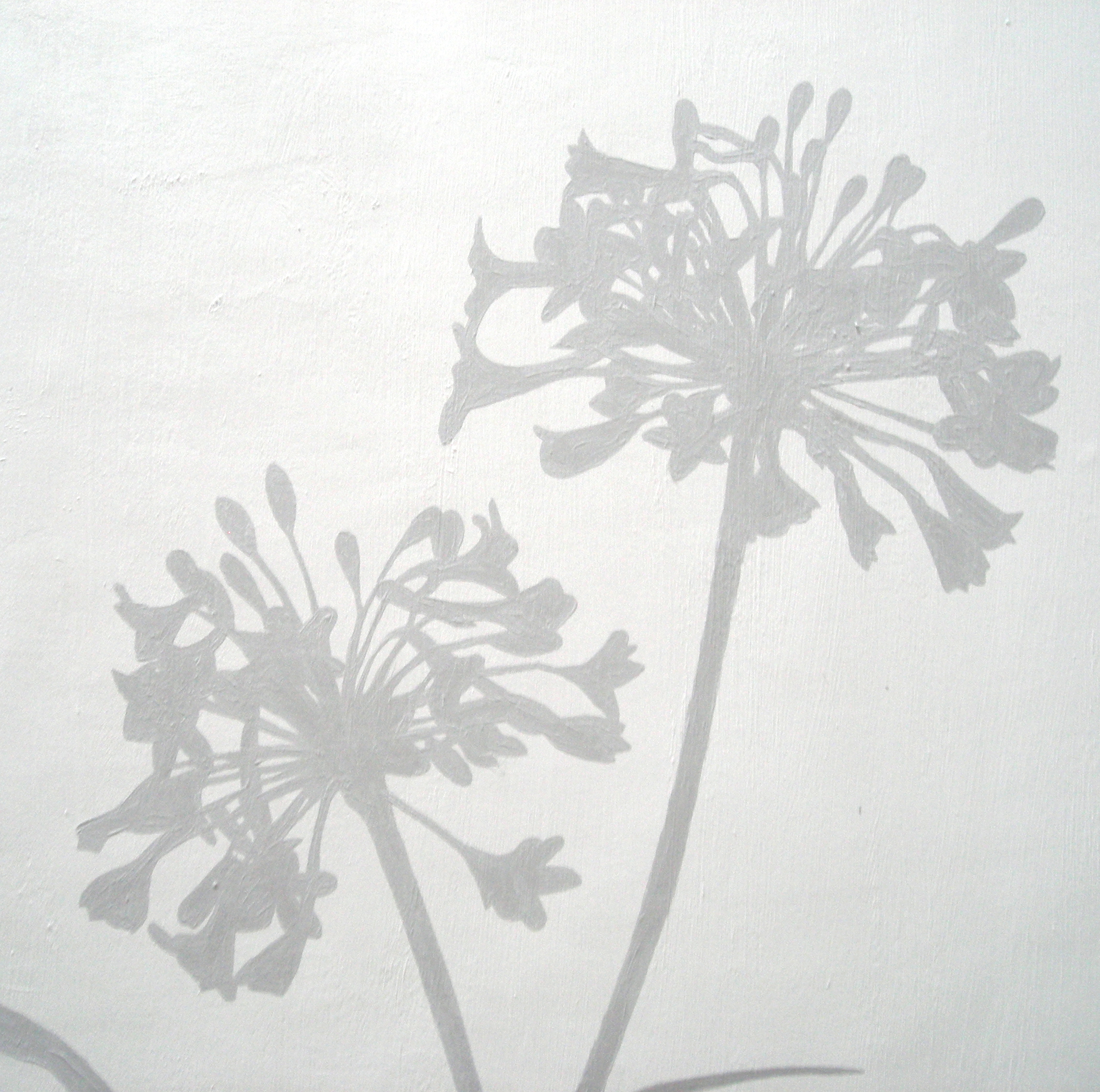 Wandmalerei Detail, Blumen in grau