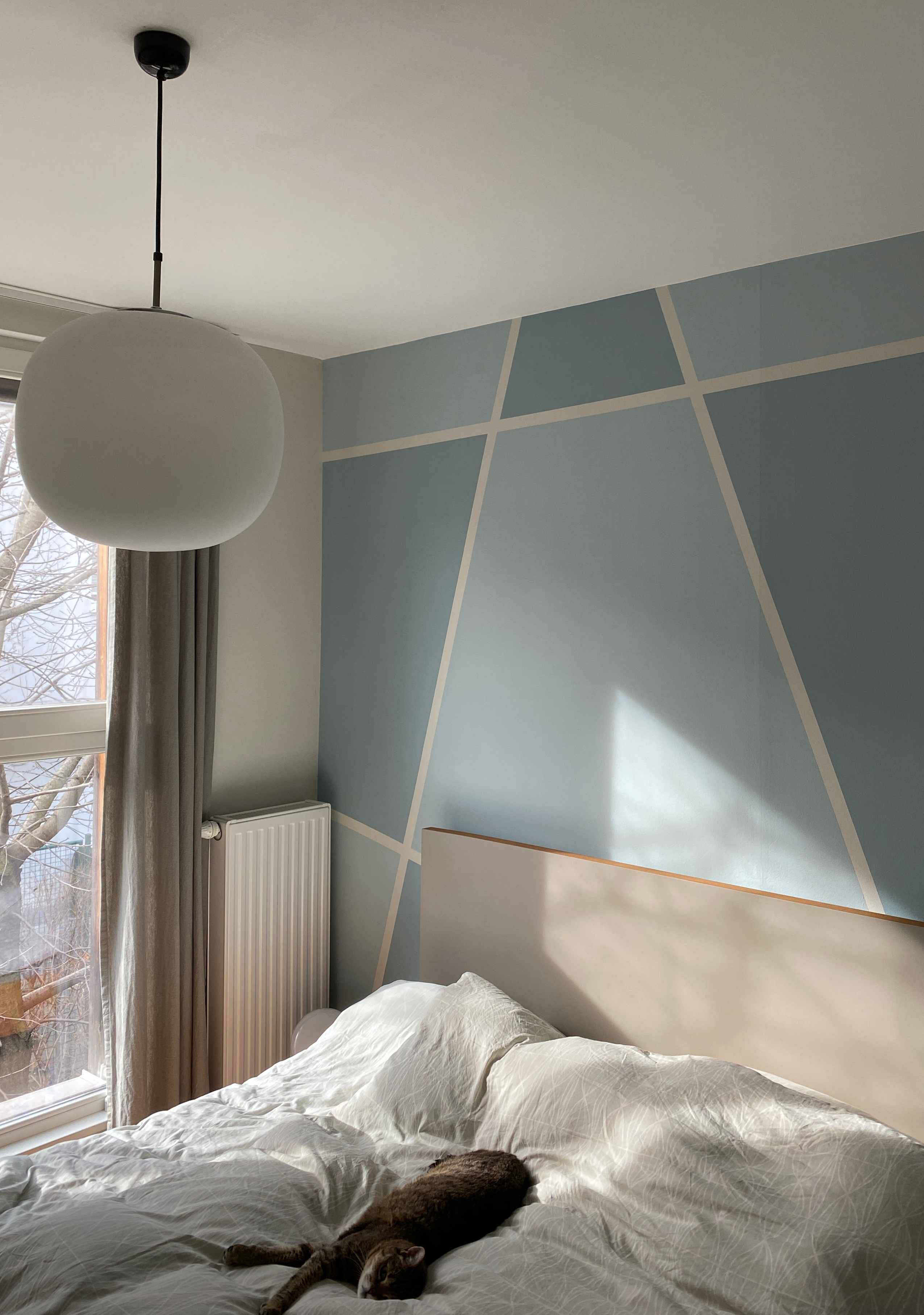 wandmalerei geometrisch grau und blautöne