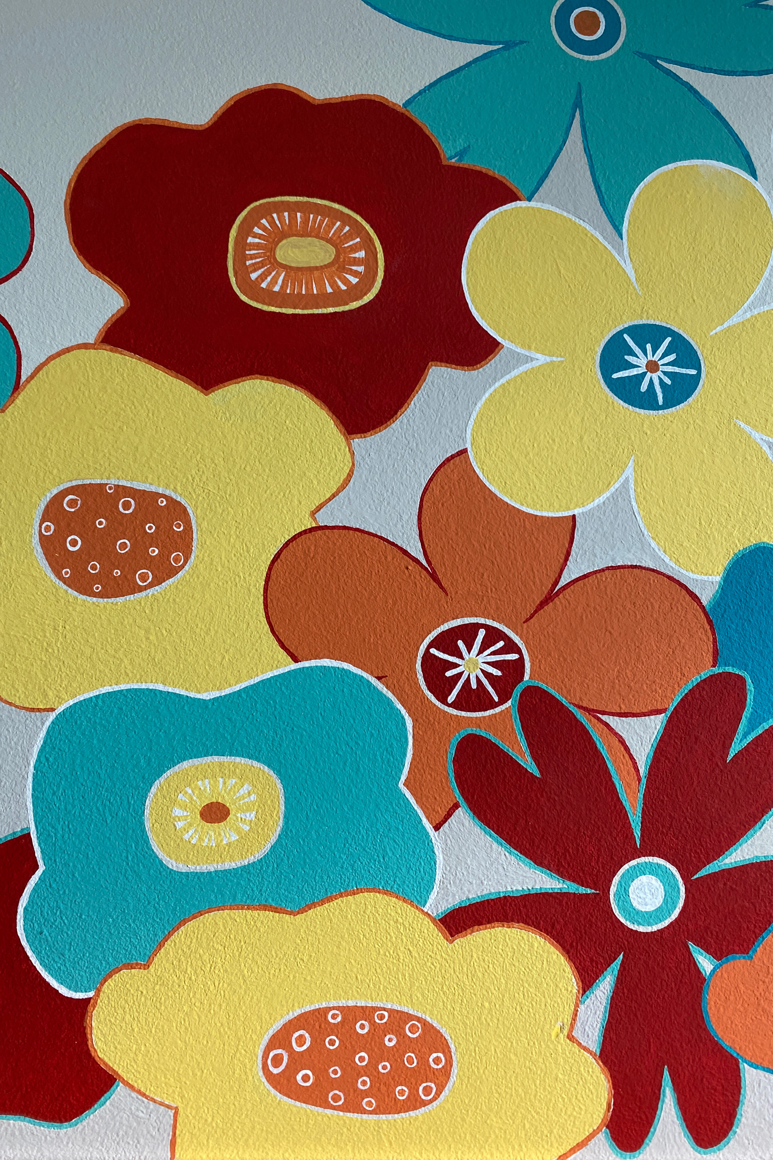 florale Wandmalerei in gelb, ornage, rot, türkis detail